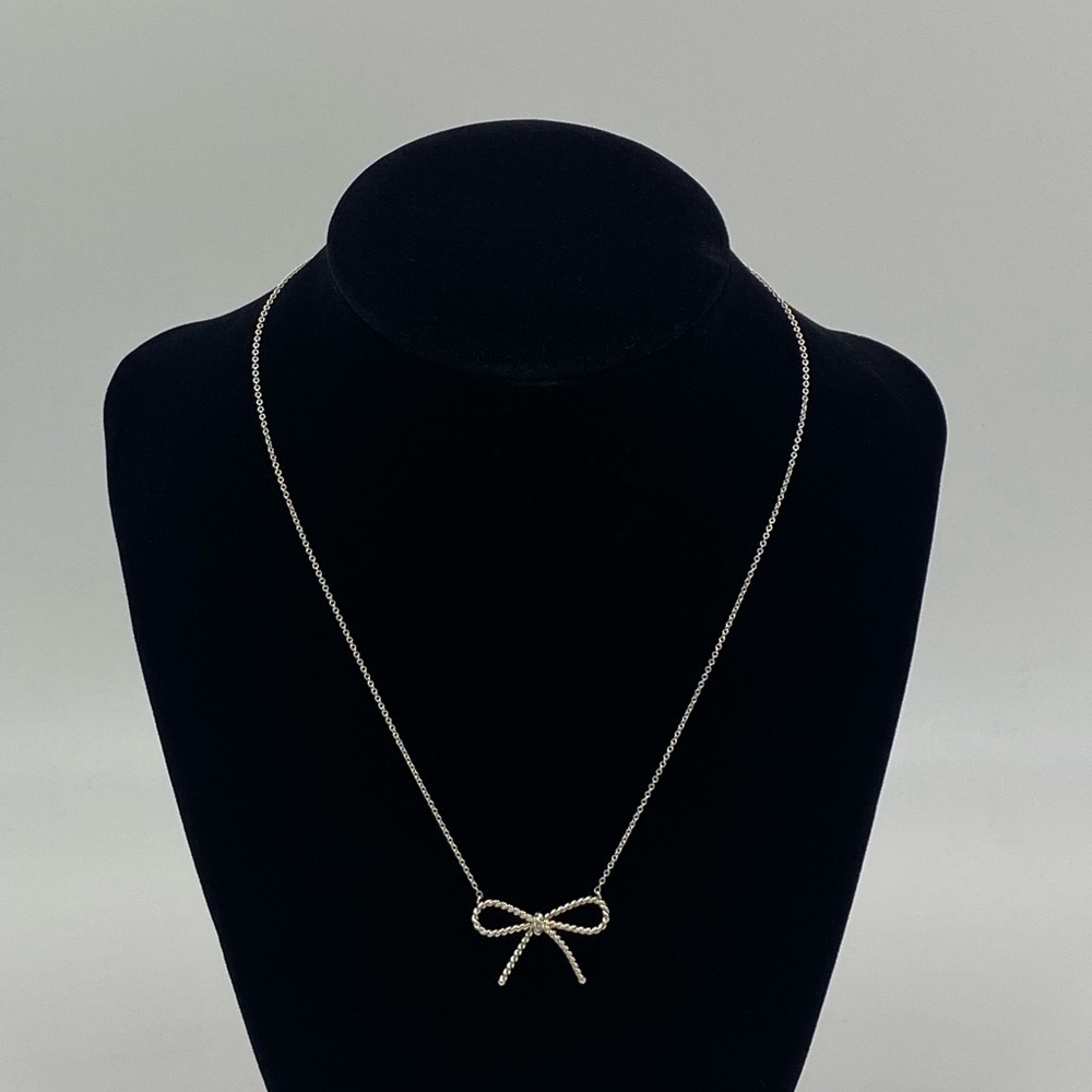 Twist bow necklace